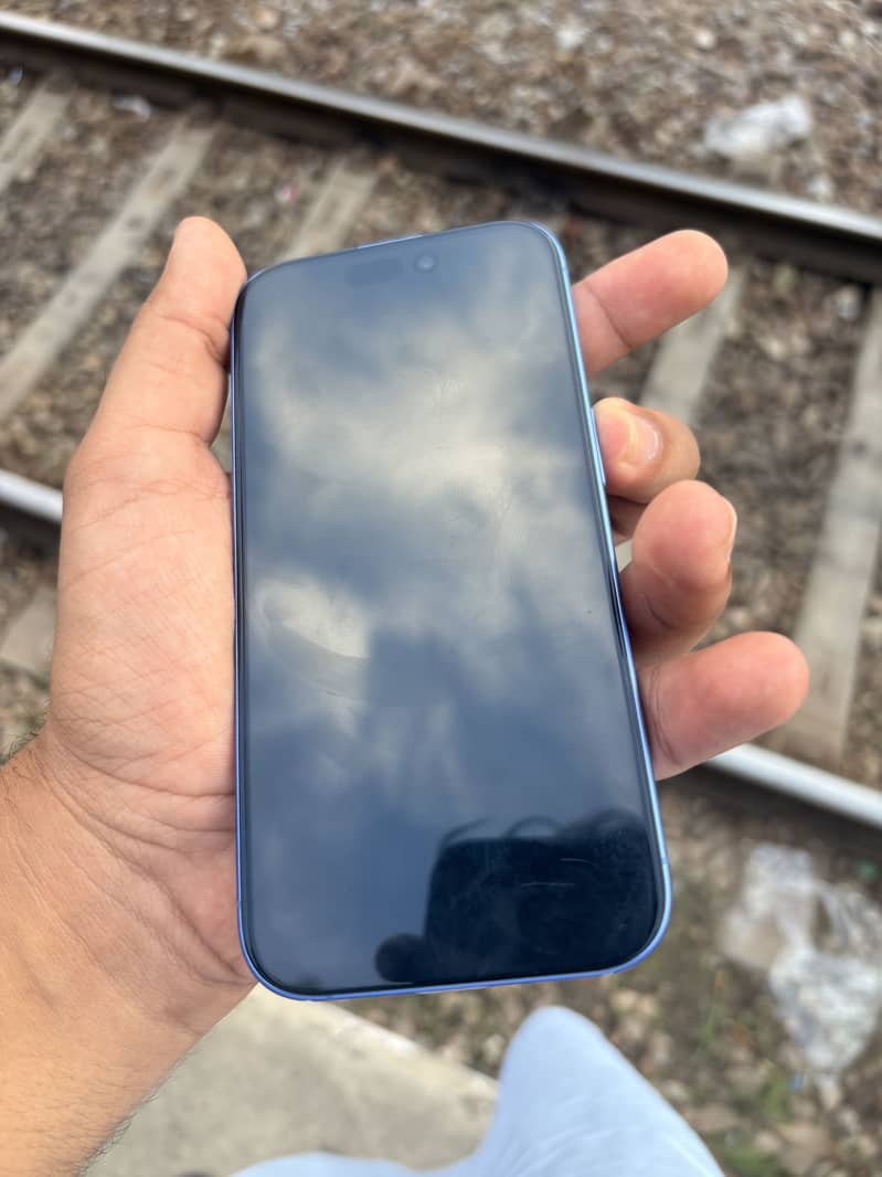Apple iPhone 16 6