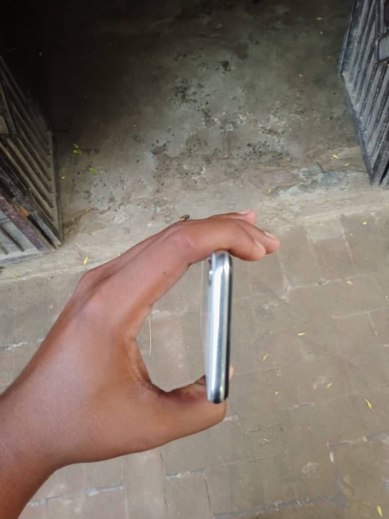 Apple iPhone X 3