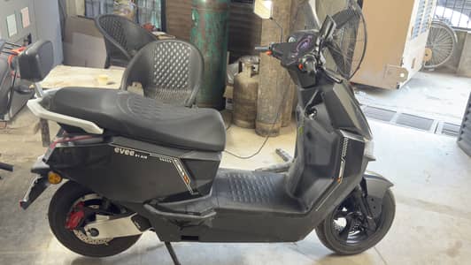 Selling my Evee S1 air Scooty , 3 months used only, 10/10