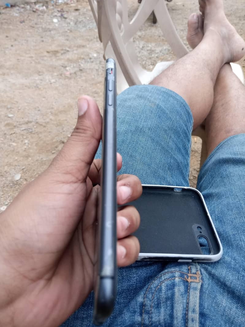 Apple iPhone 8 Plus 3
