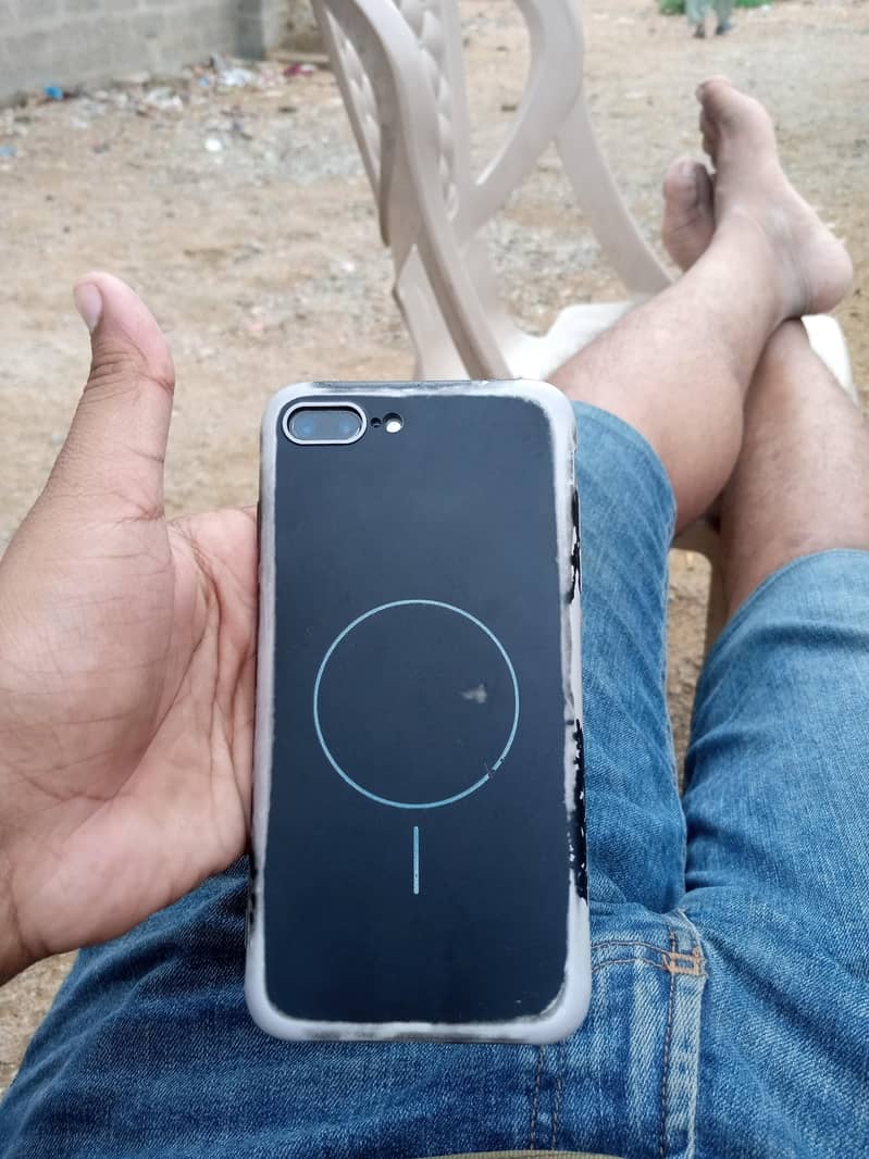 Apple iPhone 8 Plus 4