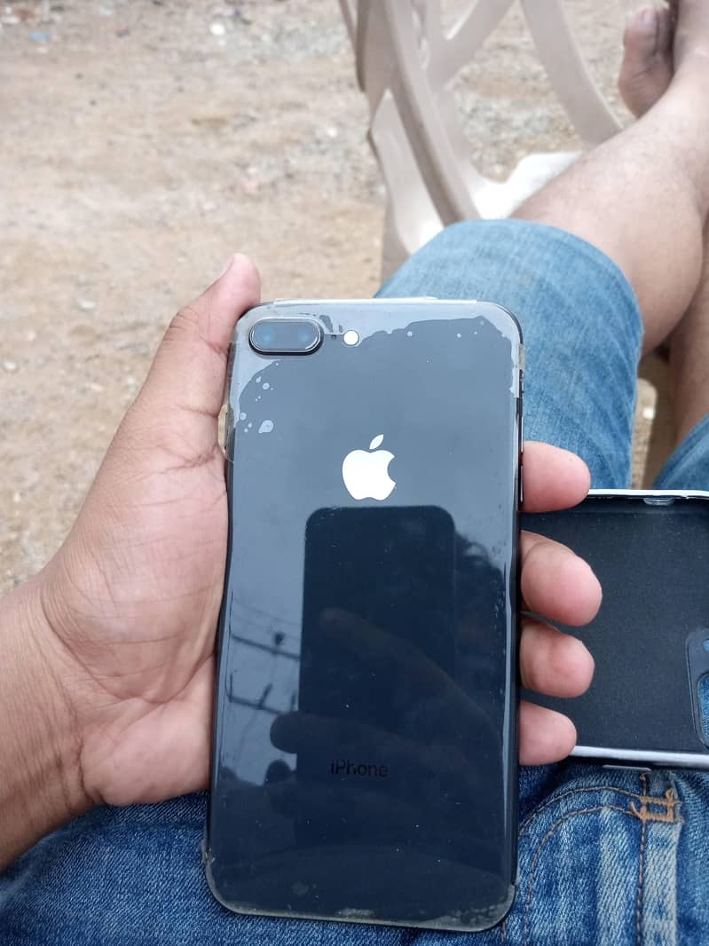 Apple iPhone 8 Plus 5