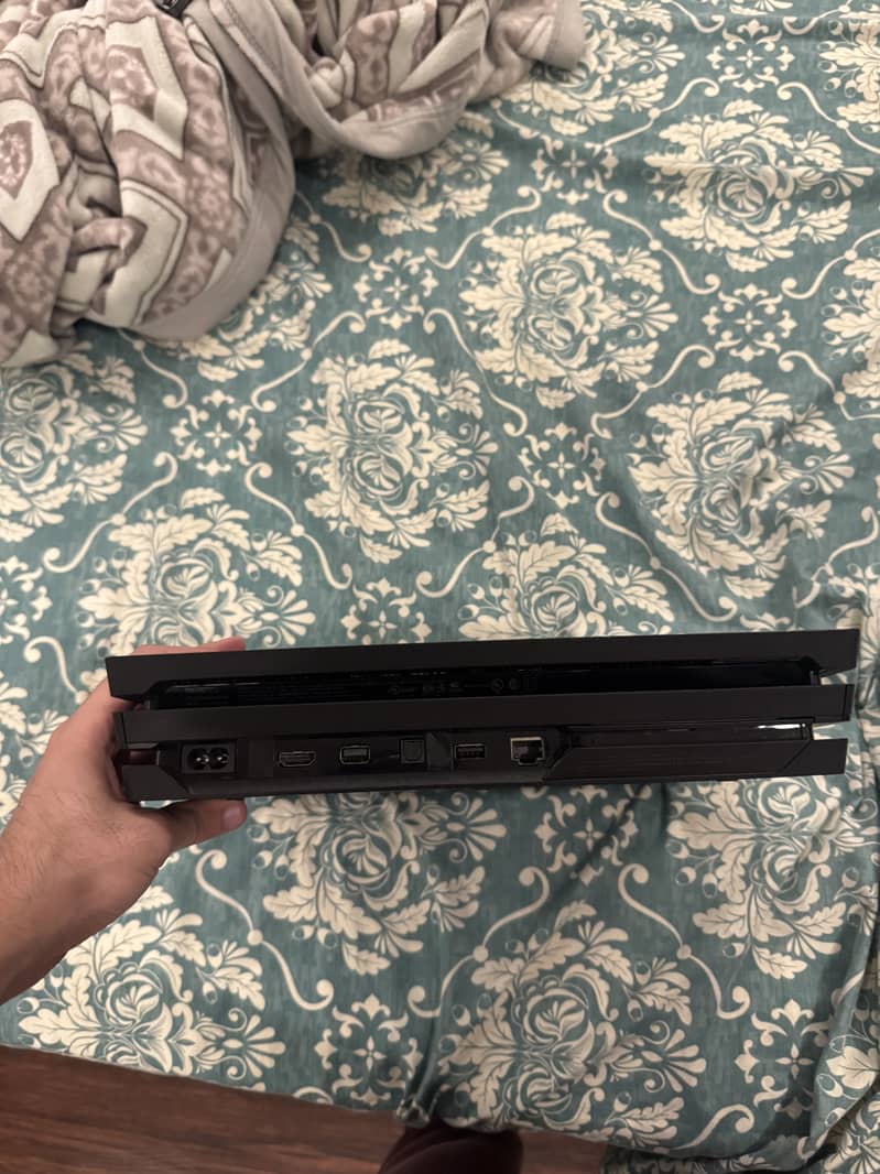 PS4 PRO 1TB | PRISTINE CONDITION 2