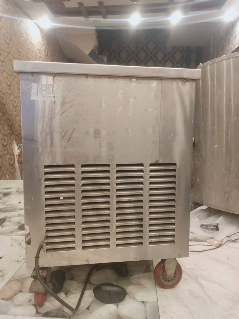 ICE ROLL MACHINE 2