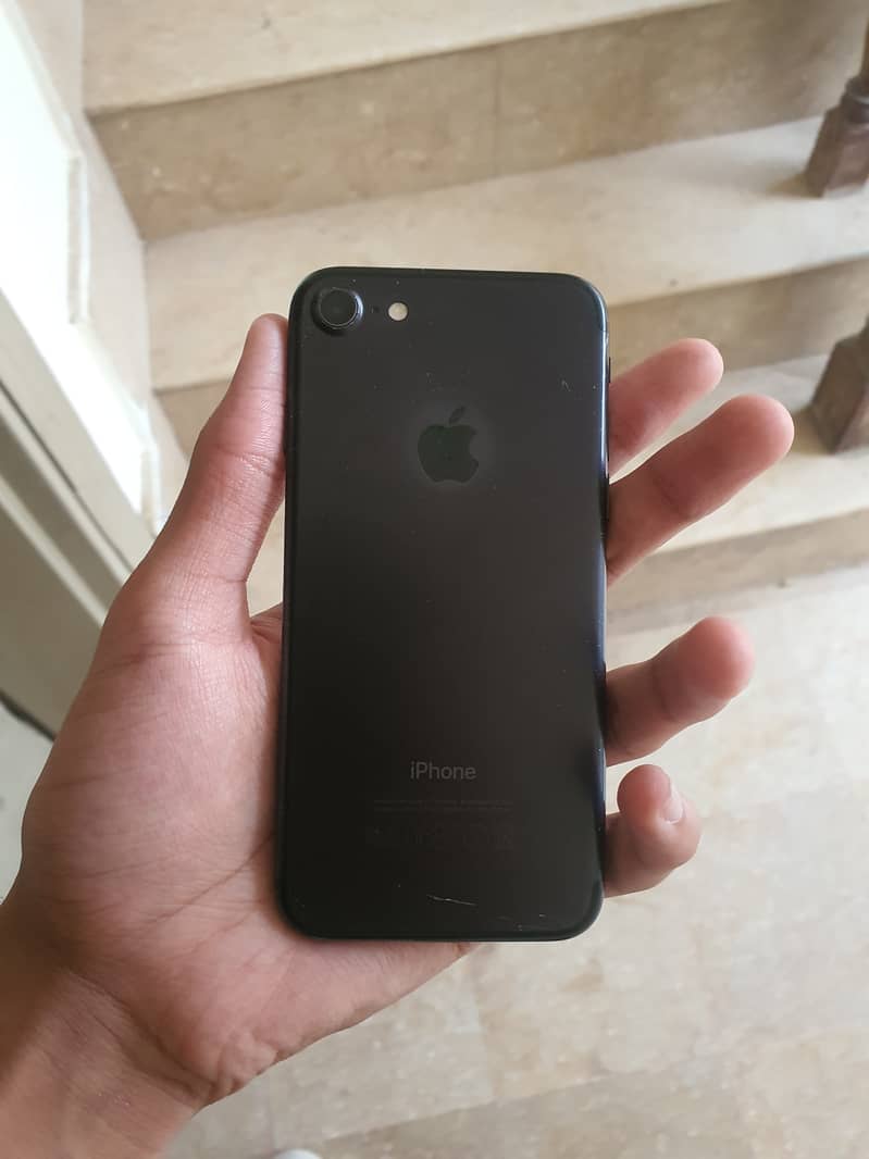 Apple iPhone 7 0