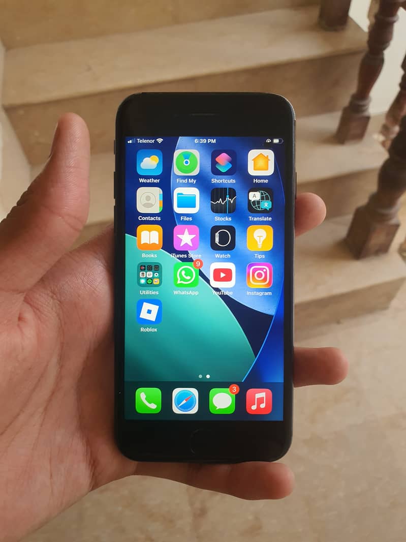 Apple iPhone 7 1