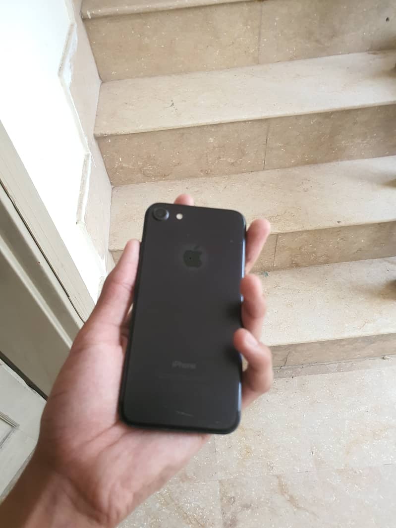 Apple iPhone 7 2