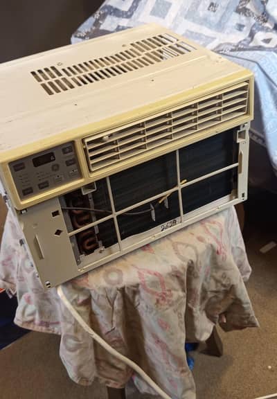Gree 0.75 ton ac for sale  8/10 condition  Power saving mode.
