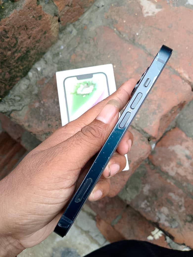 Apple iPhone 14 4