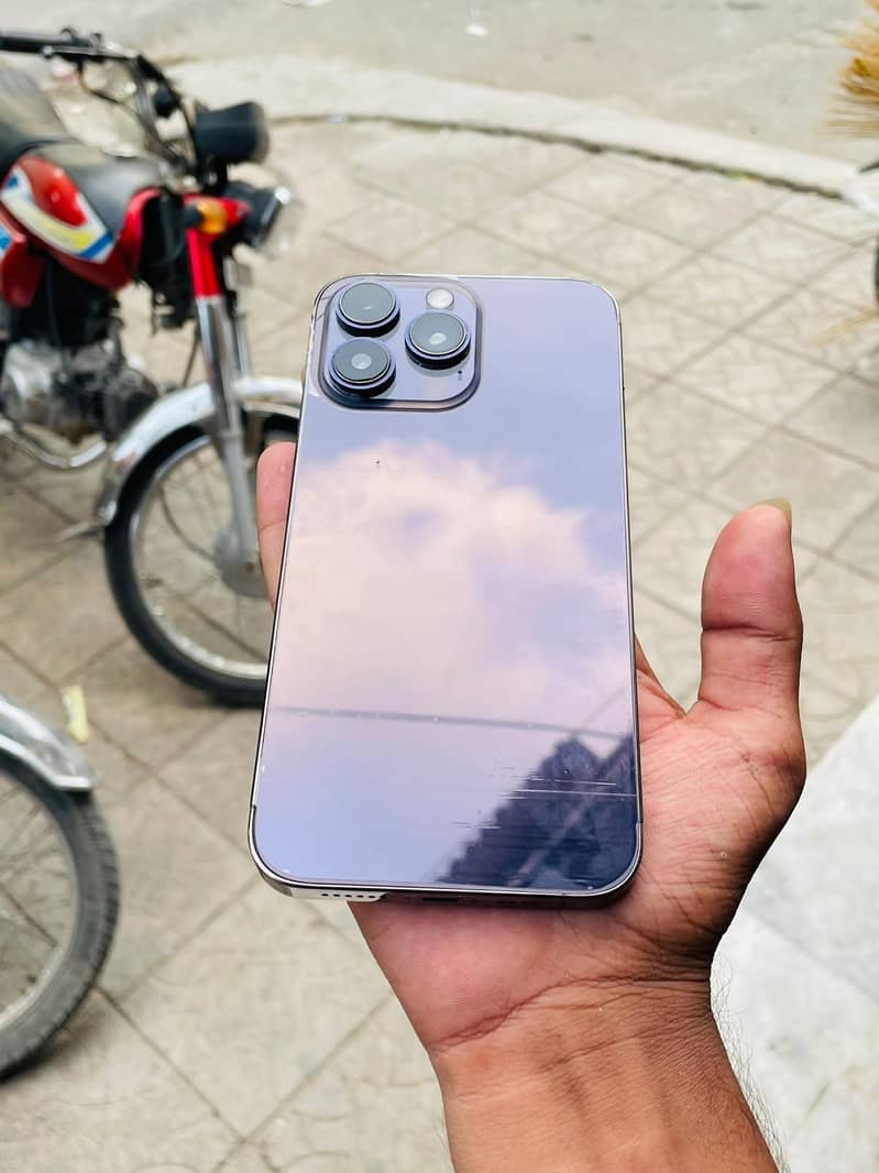 Apple iPhone 14 Pro Max 0