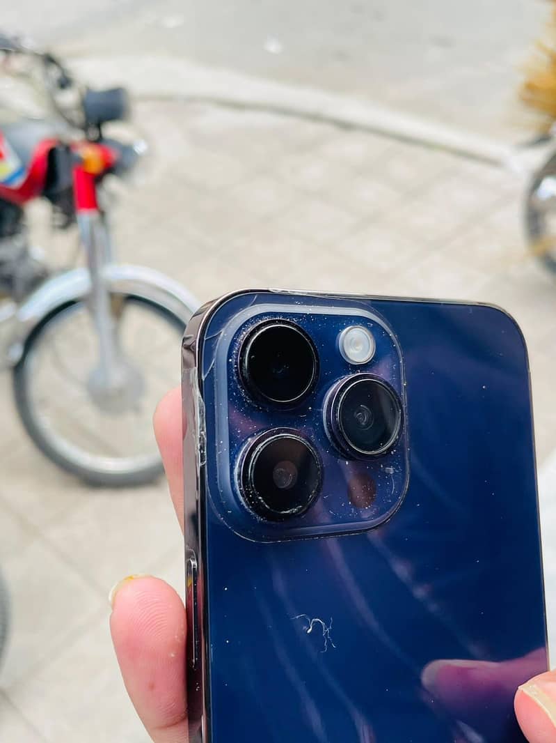 Apple iPhone 14 Pro Max 1
