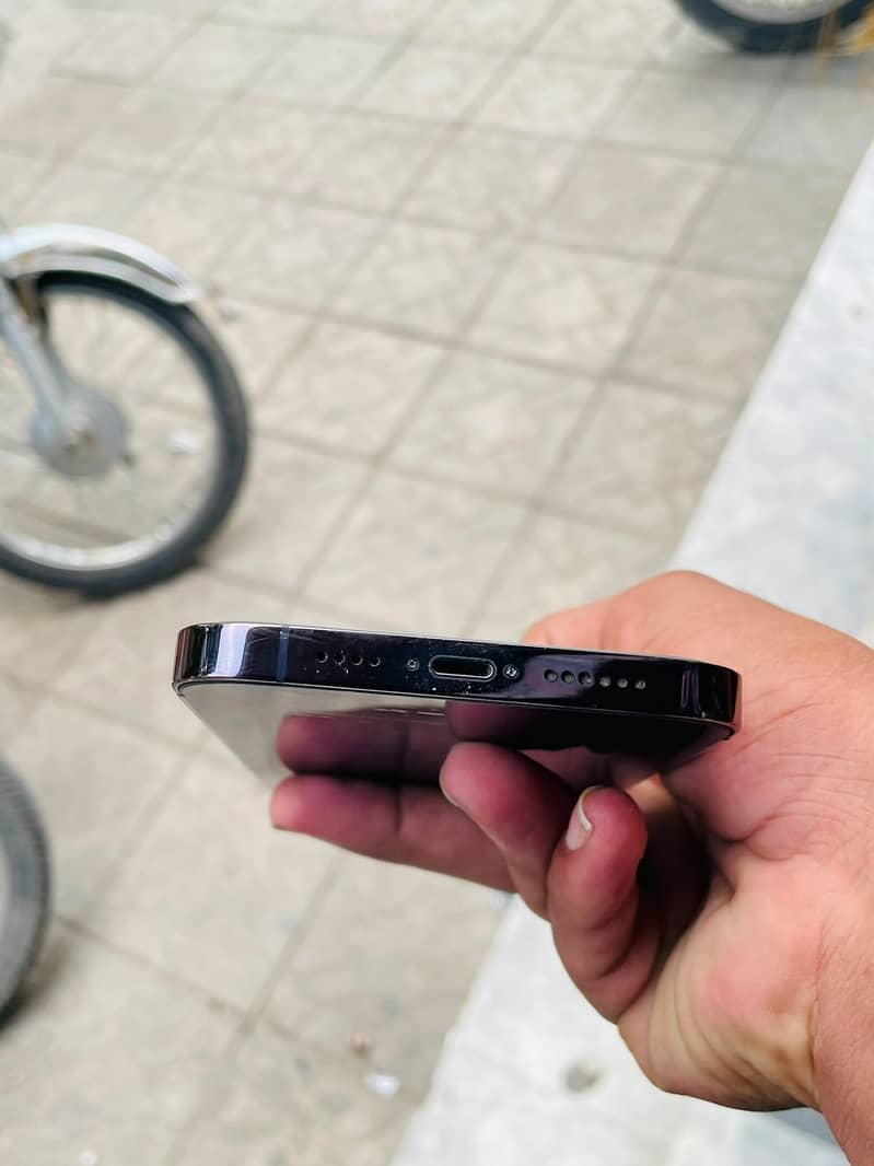 Apple iPhone 14 Pro Max 6
