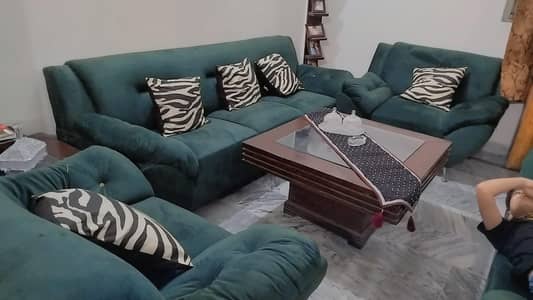 7 seater sofa set for sale . slightly used. condition 10 by 10