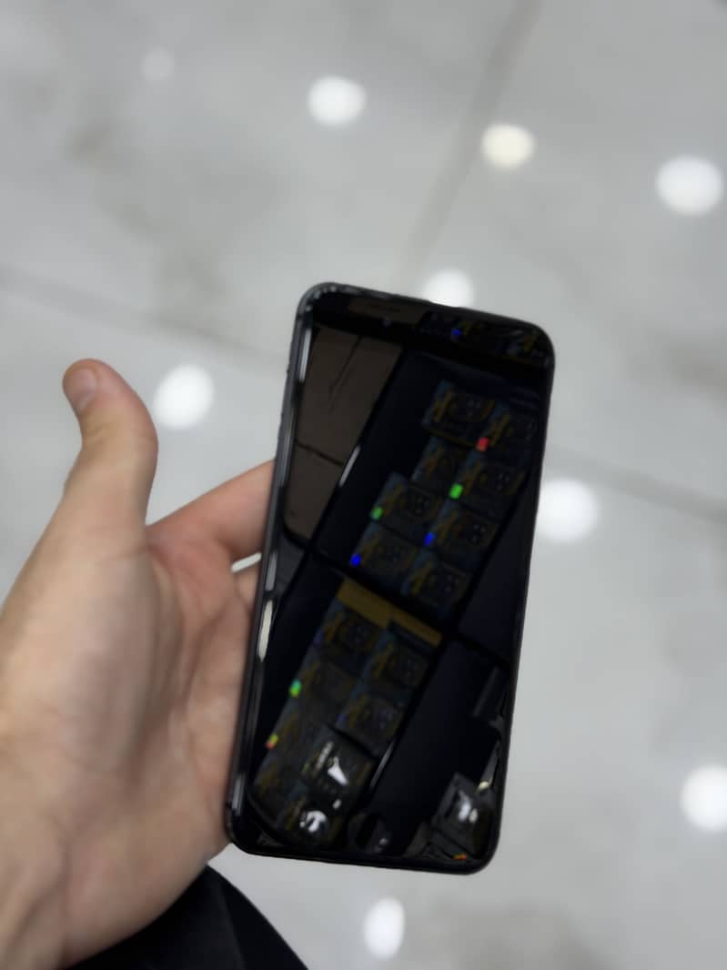 Apple iPhone 8 Plus 0