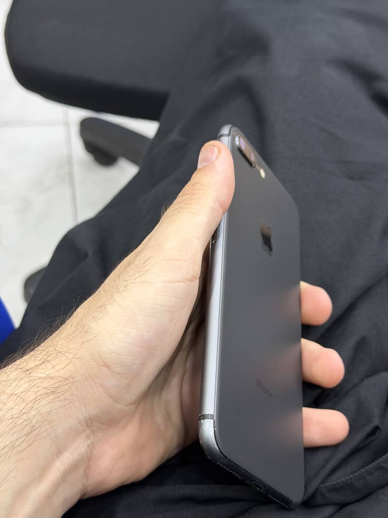 Apple iPhone 8 Plus 1