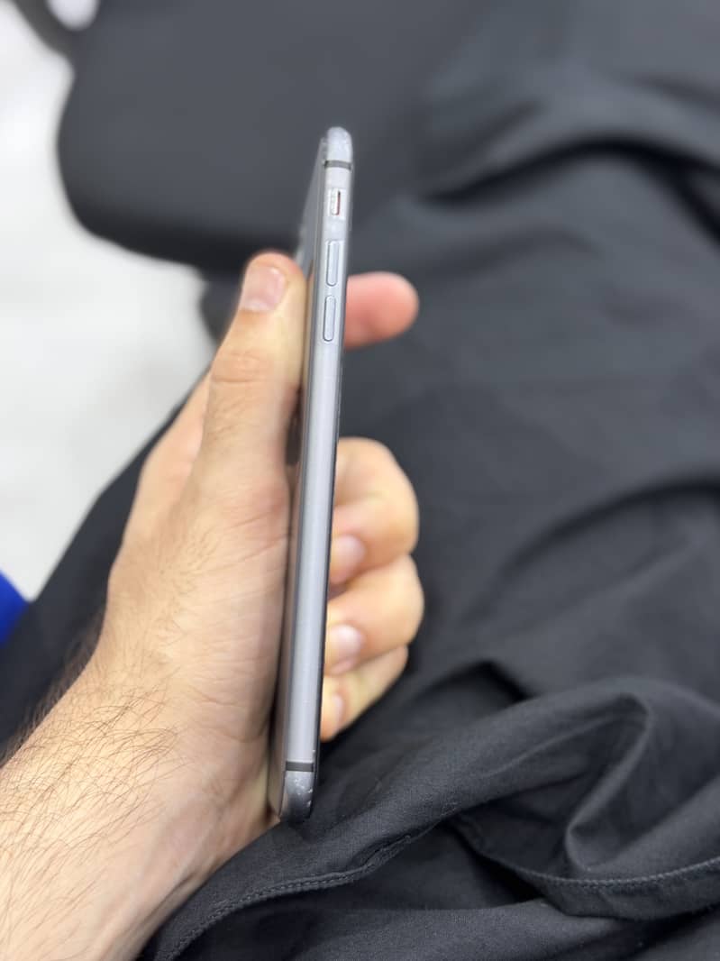 Apple iPhone 8 Plus 4