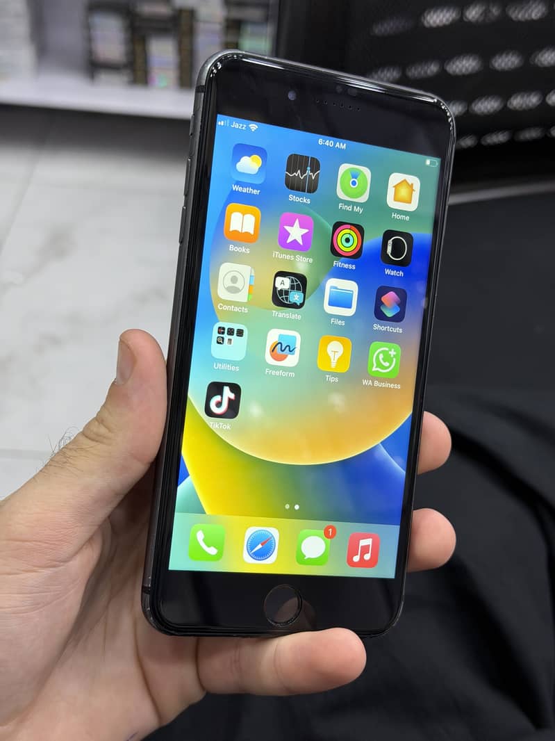 Apple iPhone 8 Plus 6