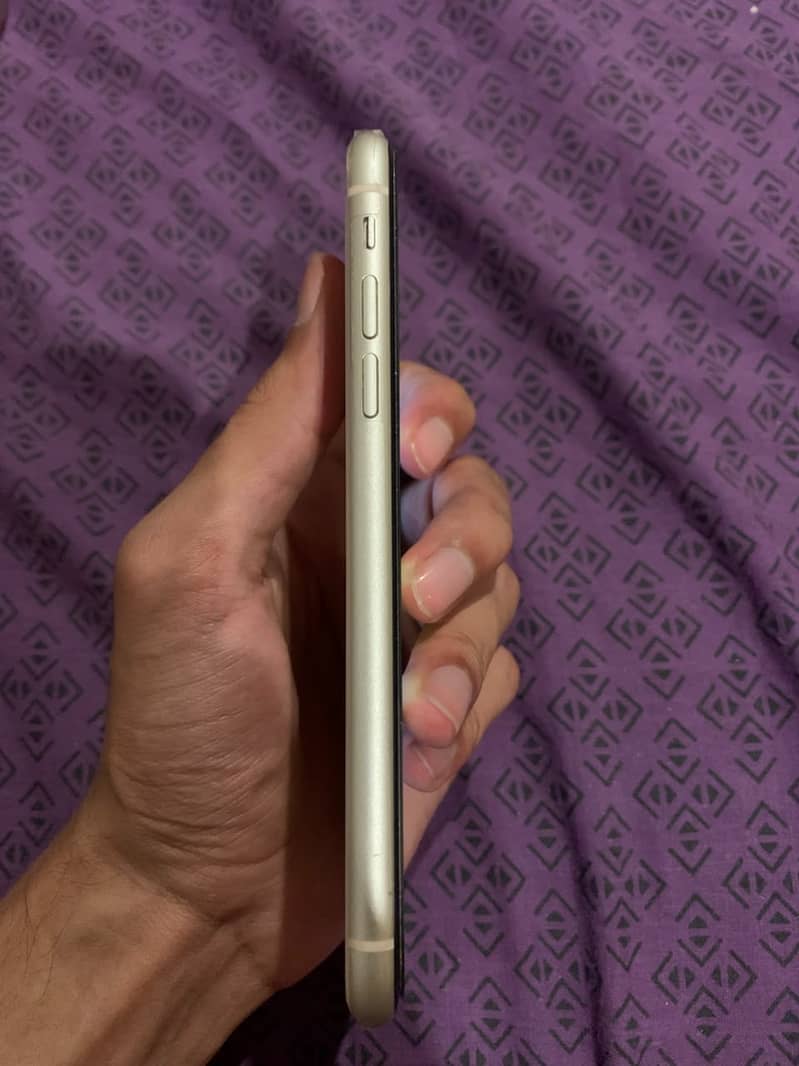 Apple iPhone 11 3