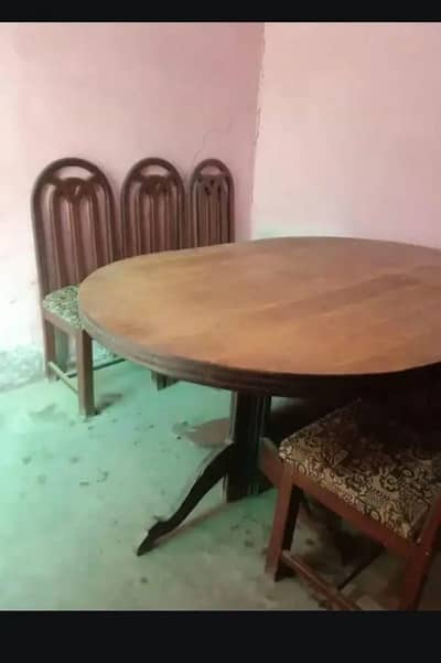 Used dinning table with chair in good condition