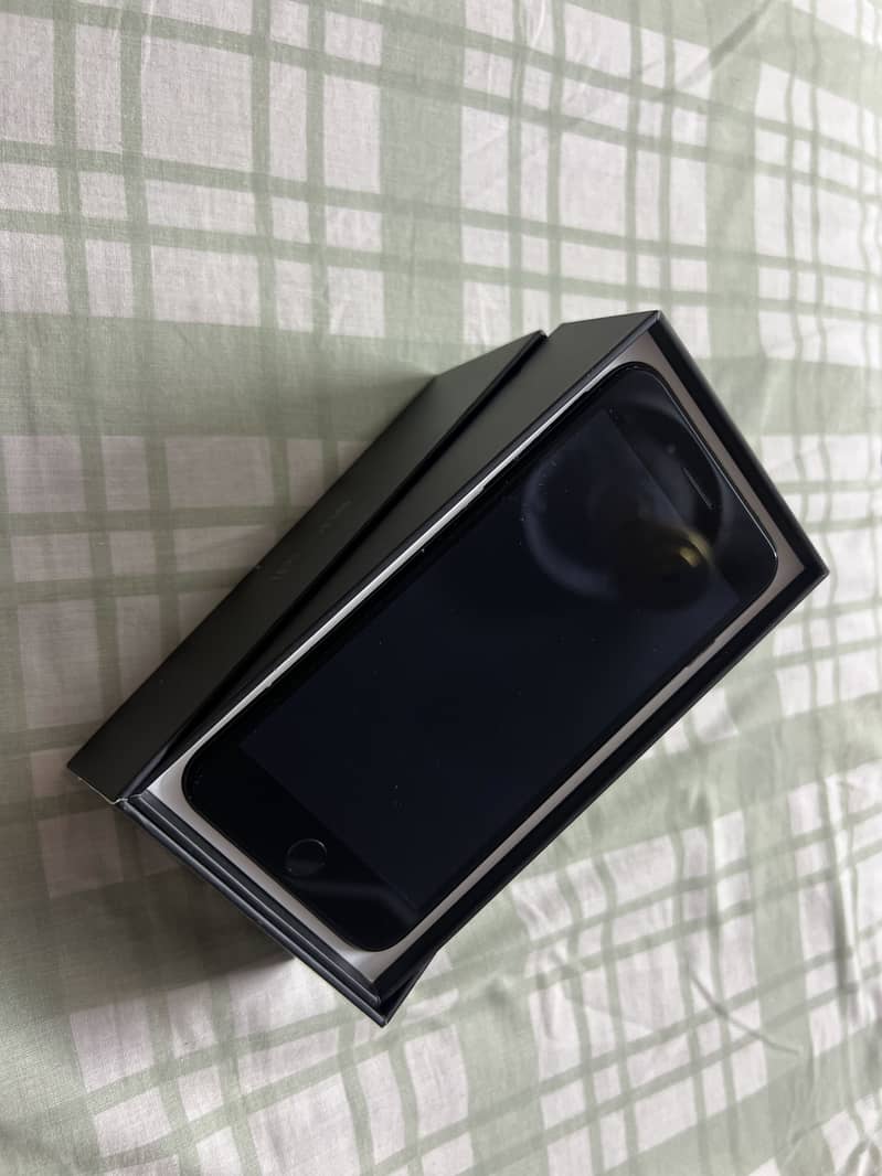 Apple iPhone 7 Plus 5