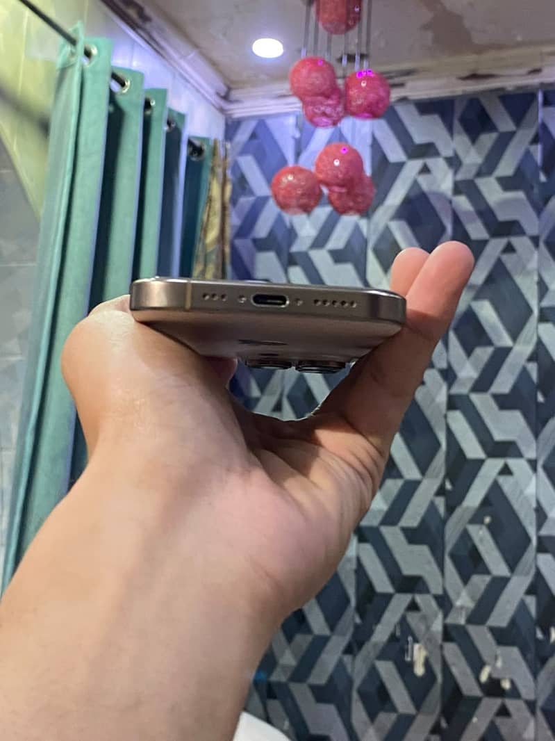 Apple iPhone 16 Pro 4