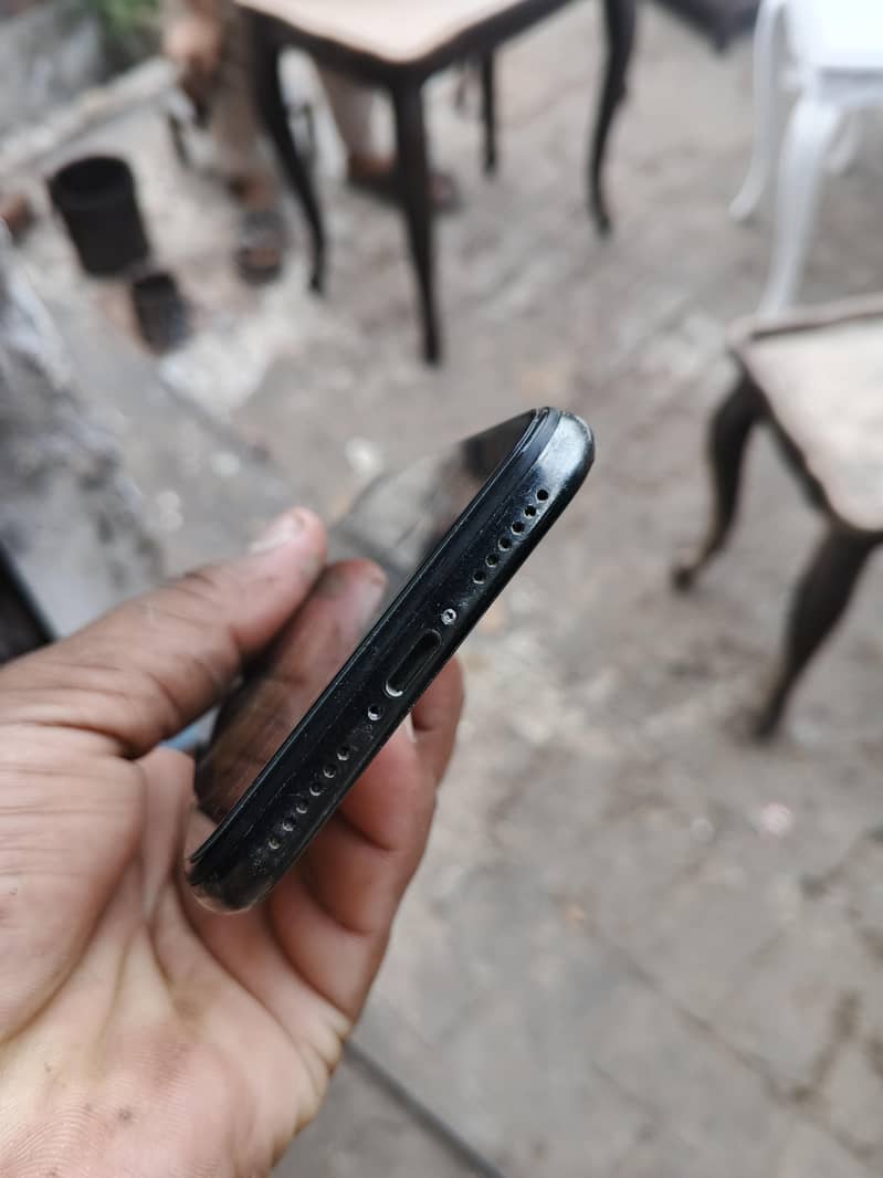 Apple iPhone X 4