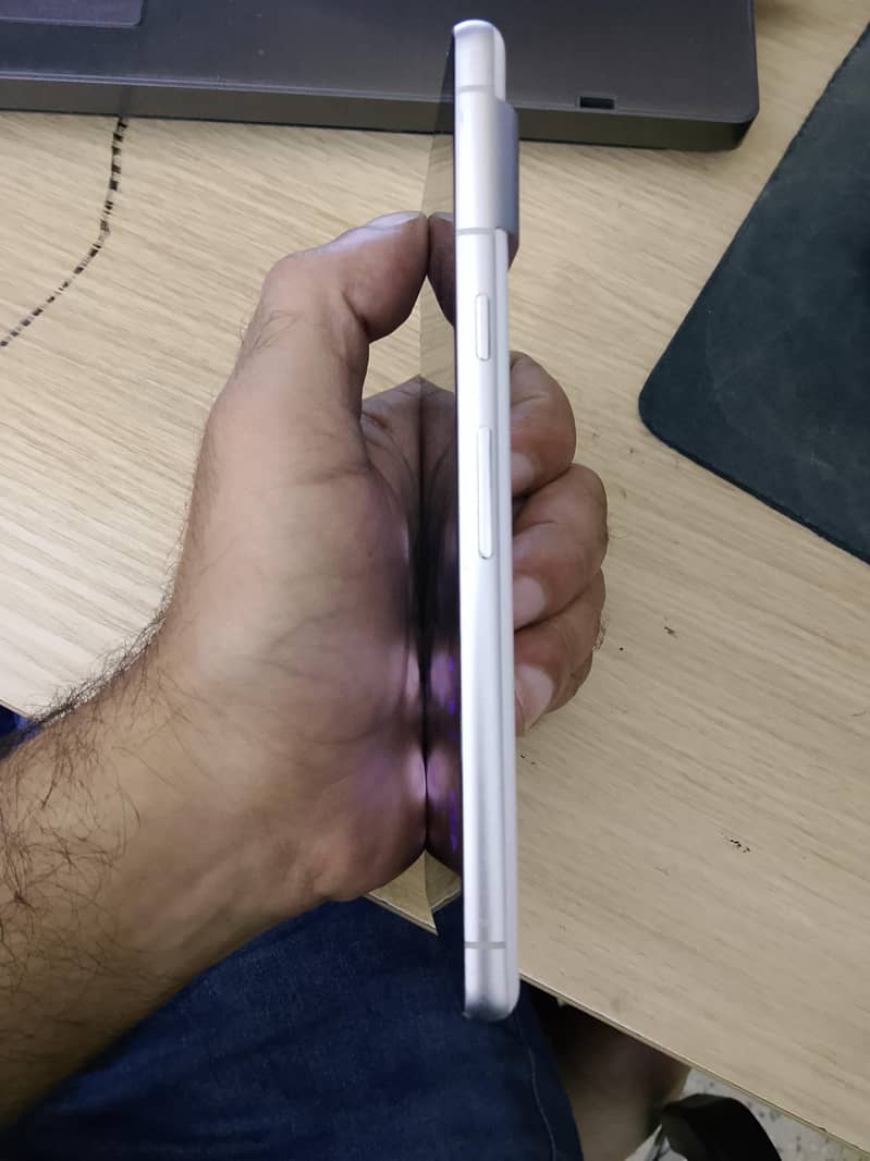 Google Pixel 7 4