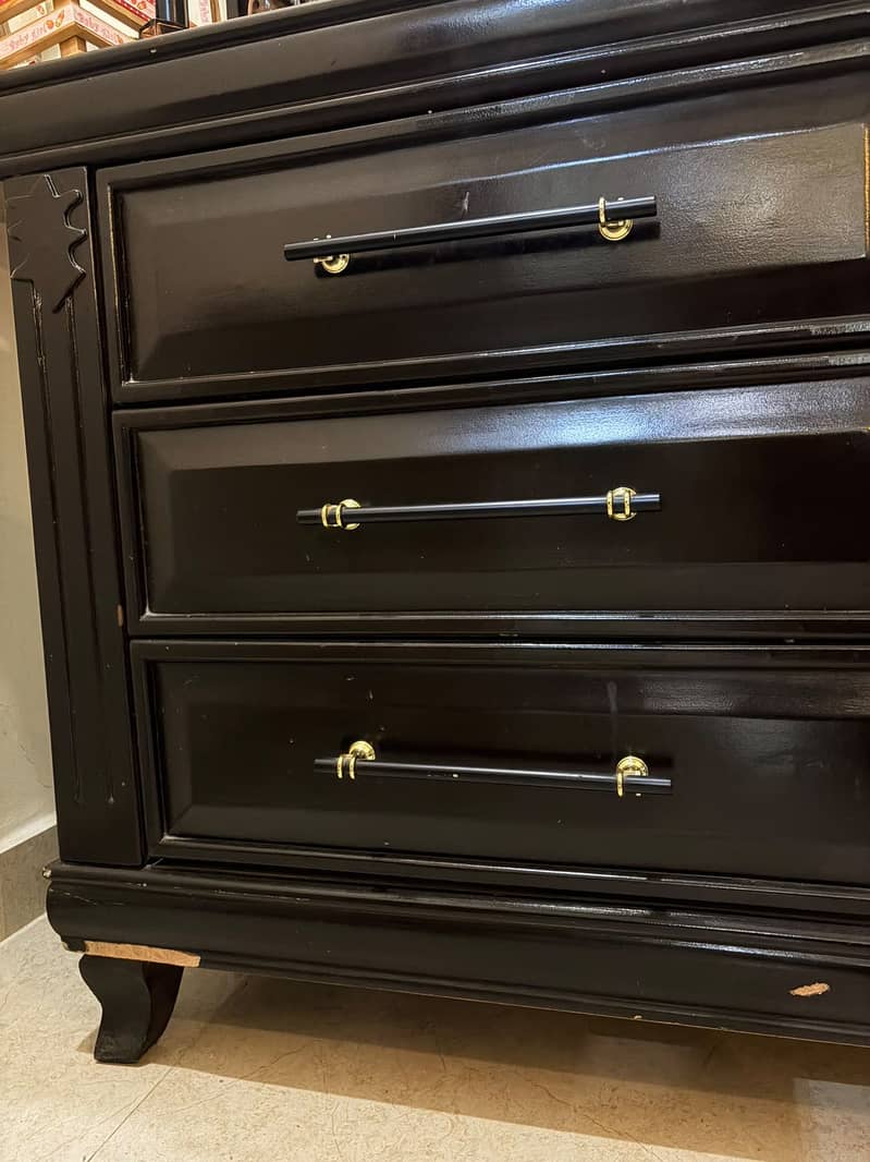 Dressing table 4