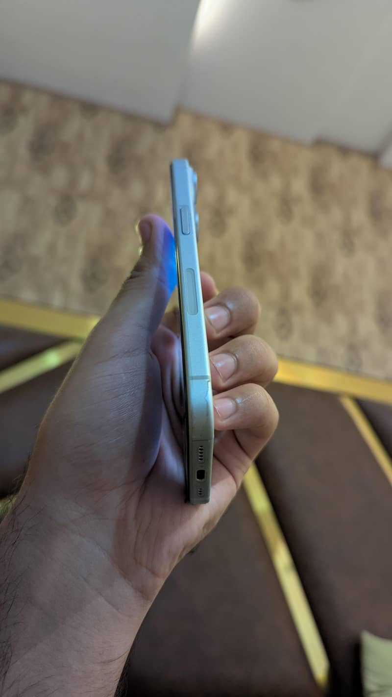 Apple iPhone 15 3