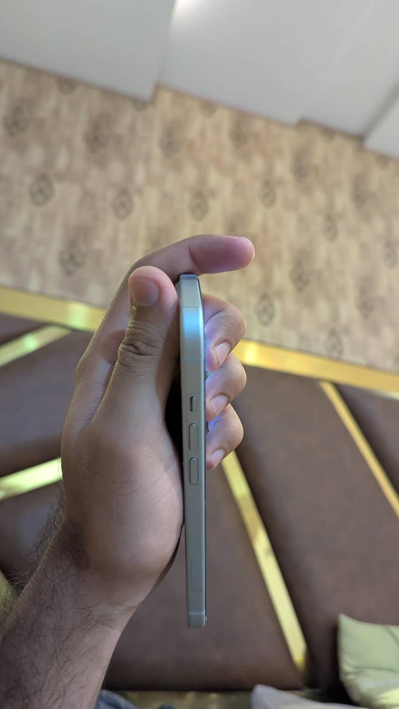 Apple iPhone 15 5