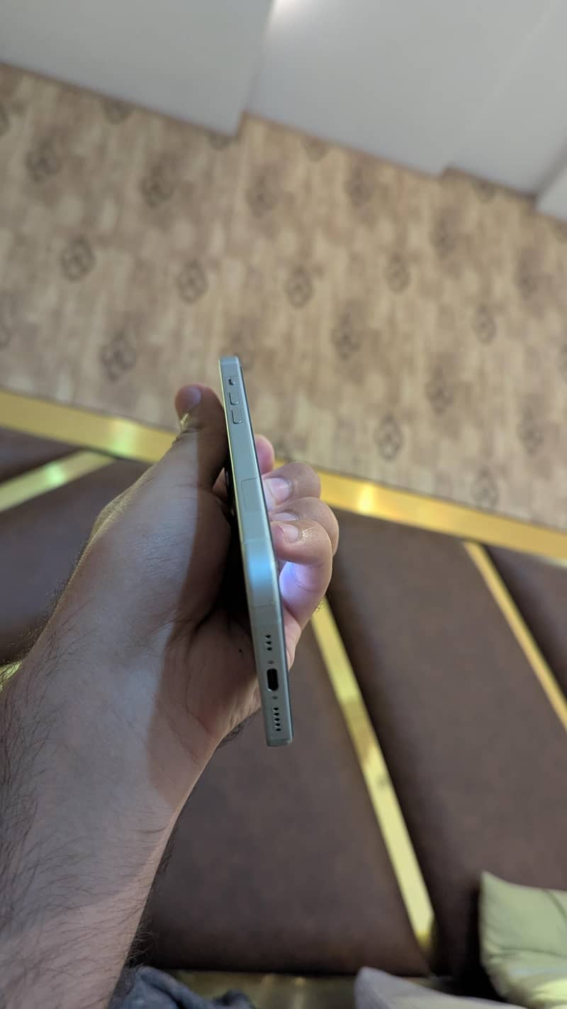 Apple iPhone 15 6
