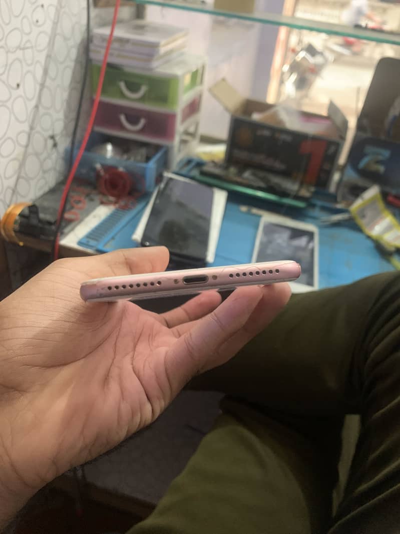 Apple iPhone 7 Plus 3