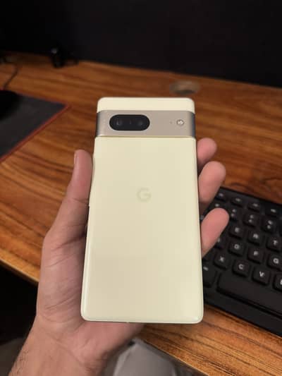 Google Pixel 7 water pack