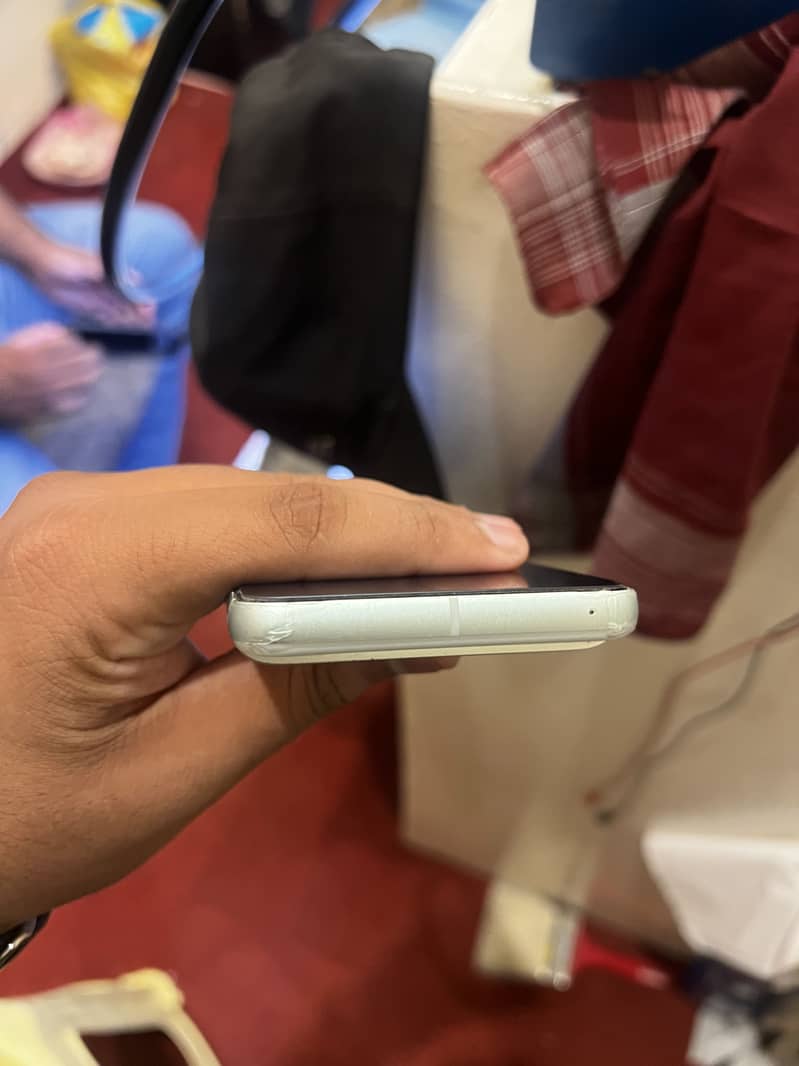 Google Pixel 8 4