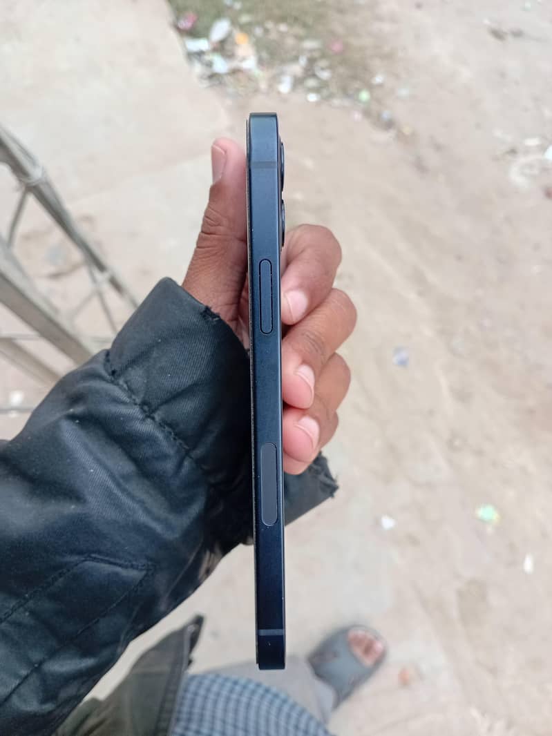 Apple iPhone 12 3
