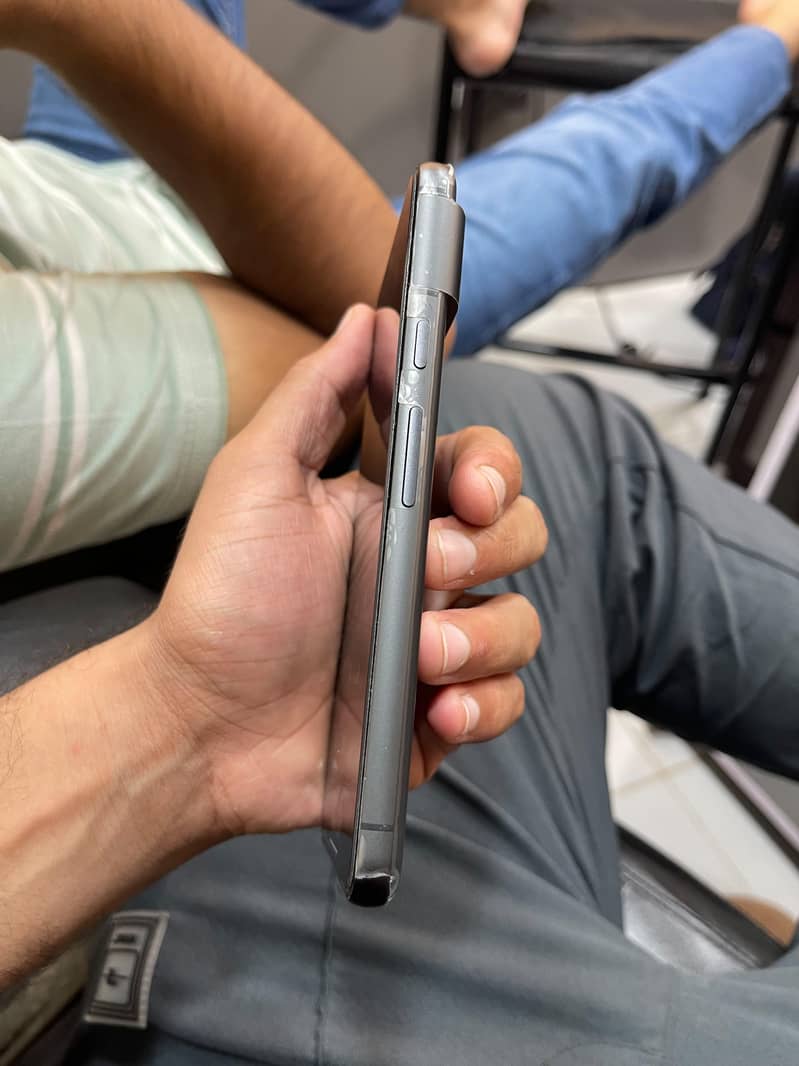 Google Pixel 8 4
