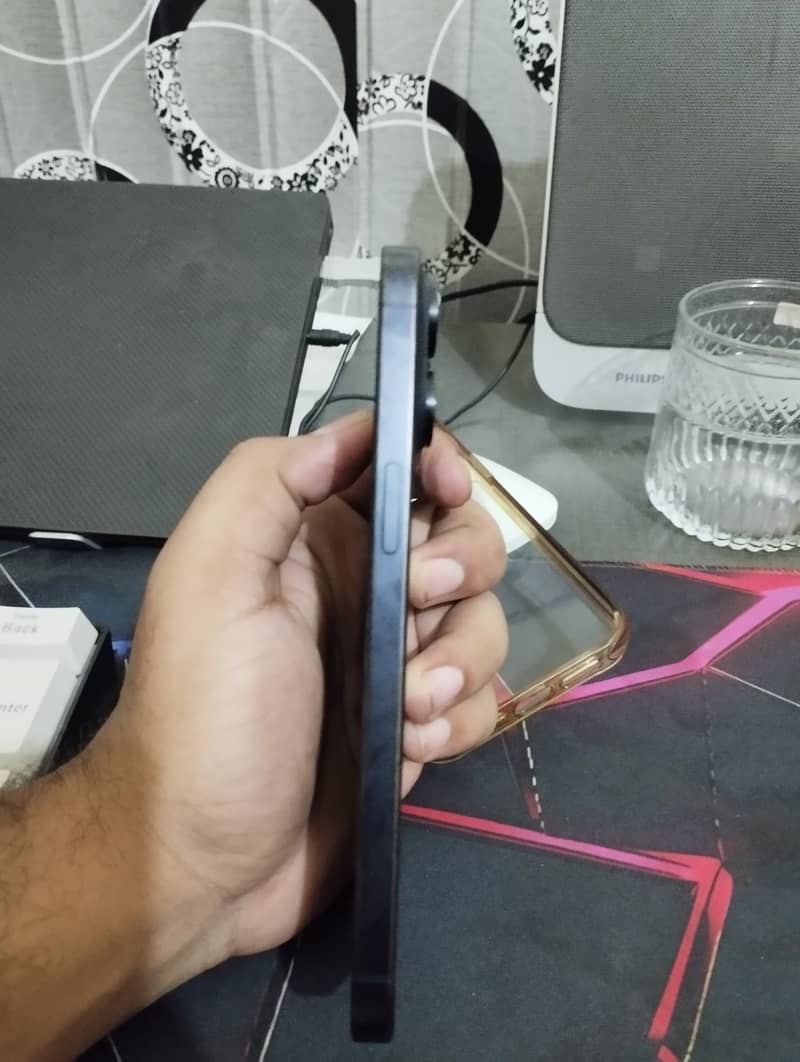 Apple iPhone 15 Pro Max 1