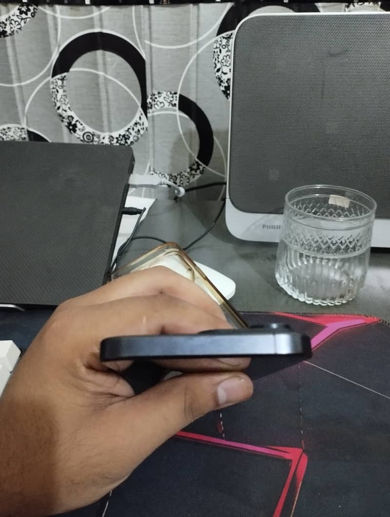 Apple iPhone 15 Pro Max 2