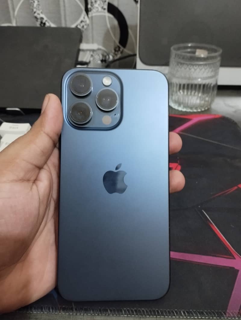Apple iPhone 15 Pro Max 6