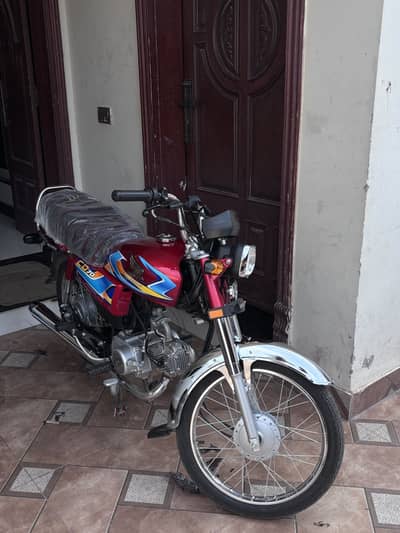 Honda cd 70 brand new condition just 400km driven