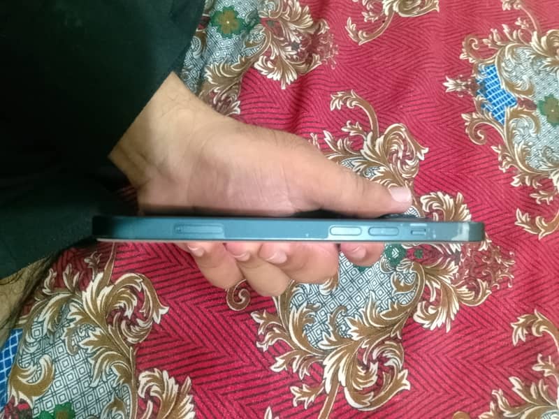 Apple iPhone 13 3