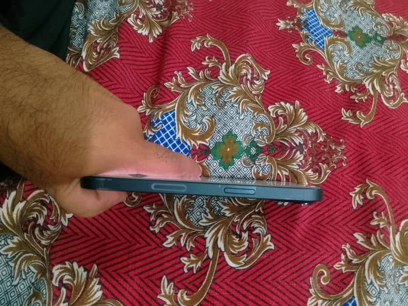 Apple iPhone 13 4