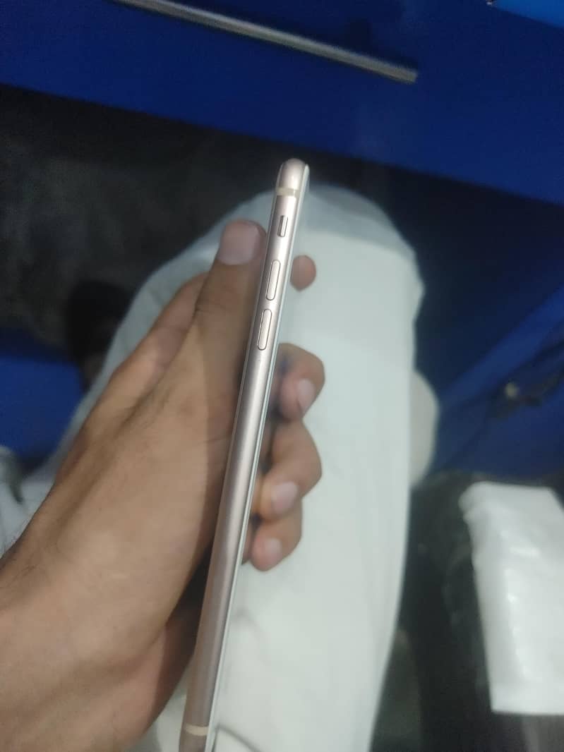 Apple iPhone 8 Plus 4