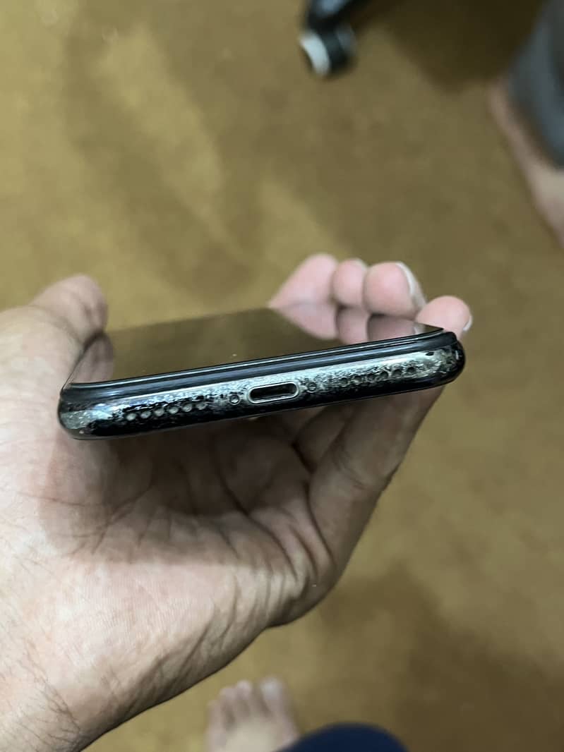 Apple iPhone X 4