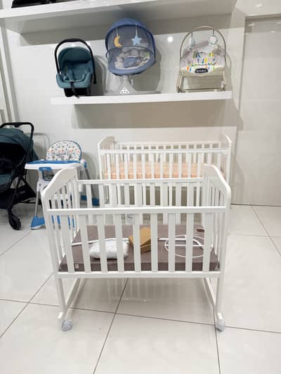 Tinnes Baby Cot – Good Condition (7/10)