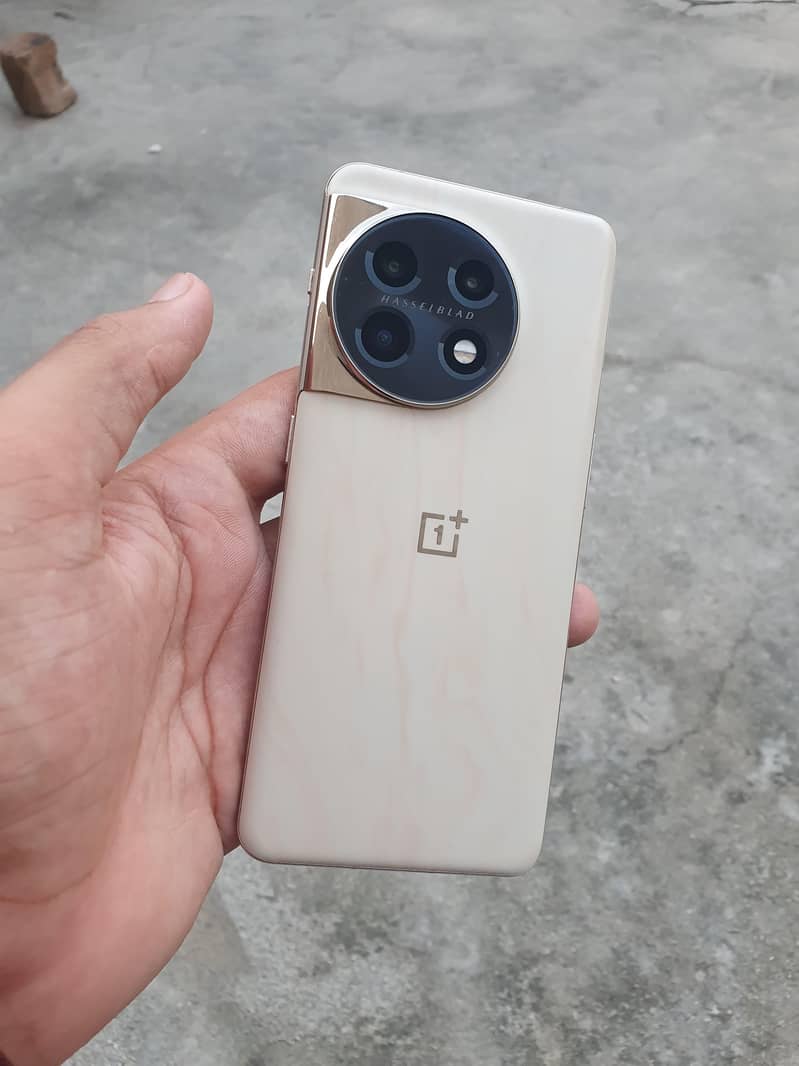 One Plus 11 4
