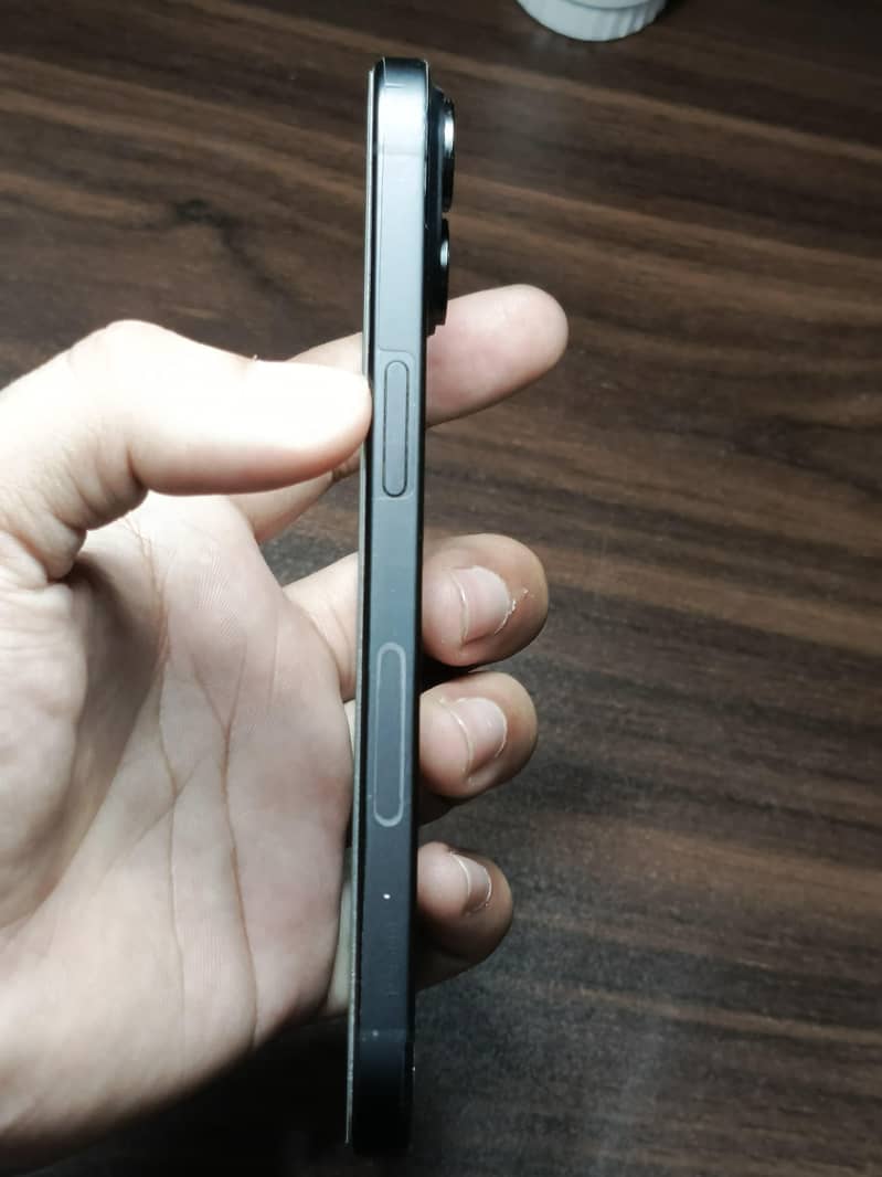 Apple iPhone 15 4