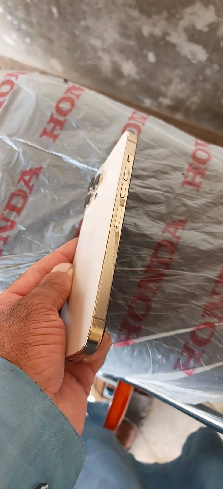 Apple iPhone 13 Pro Max 2