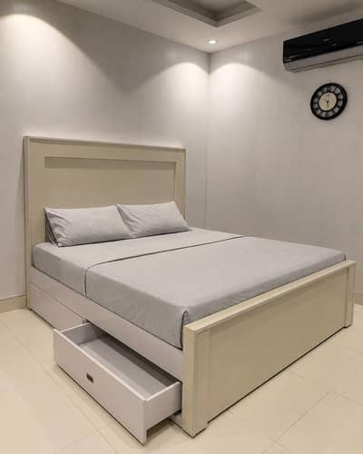 King Size bed and Vanity