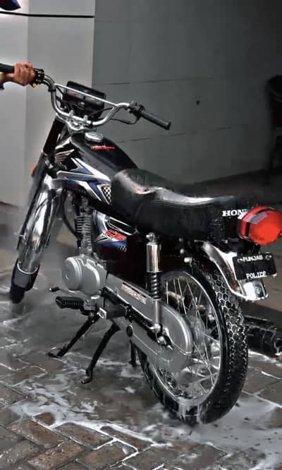 Honda 125 black new condition